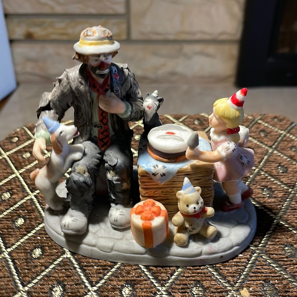 Emmett Kelly Jr-Figurine 65th Birthday Commemorative
by FLAMBRO